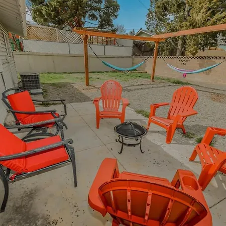Family Reno Retreat With King Beds And Large Yard Villa